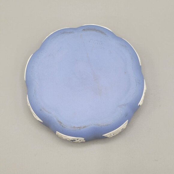 Wedgwood Blue Jasperware Round Scalloped Trinket Dresser Box Lid England - Picture 7 of 10
